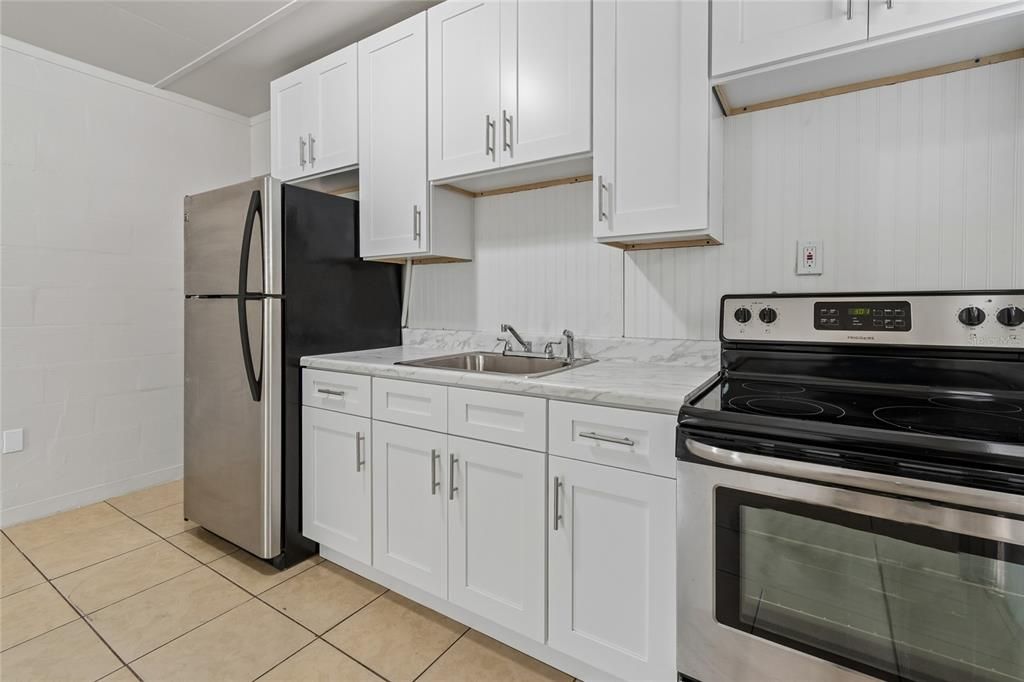 На продажу: $279,900 (2 спален, 0 ванн, 1092 Квадратных фут)