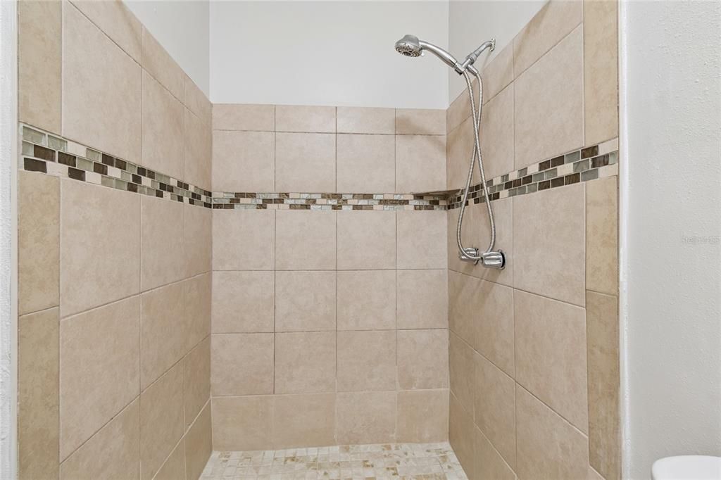 На продажу: $279,900 (2 спален, 0 ванн, 1092 Квадратных фут)
