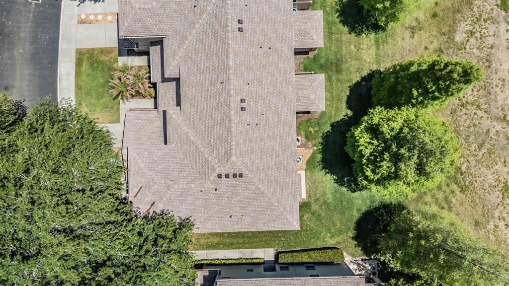 合同活跃: $239,900 (2 贝兹, 2 浴室, 1364 平方英尺)