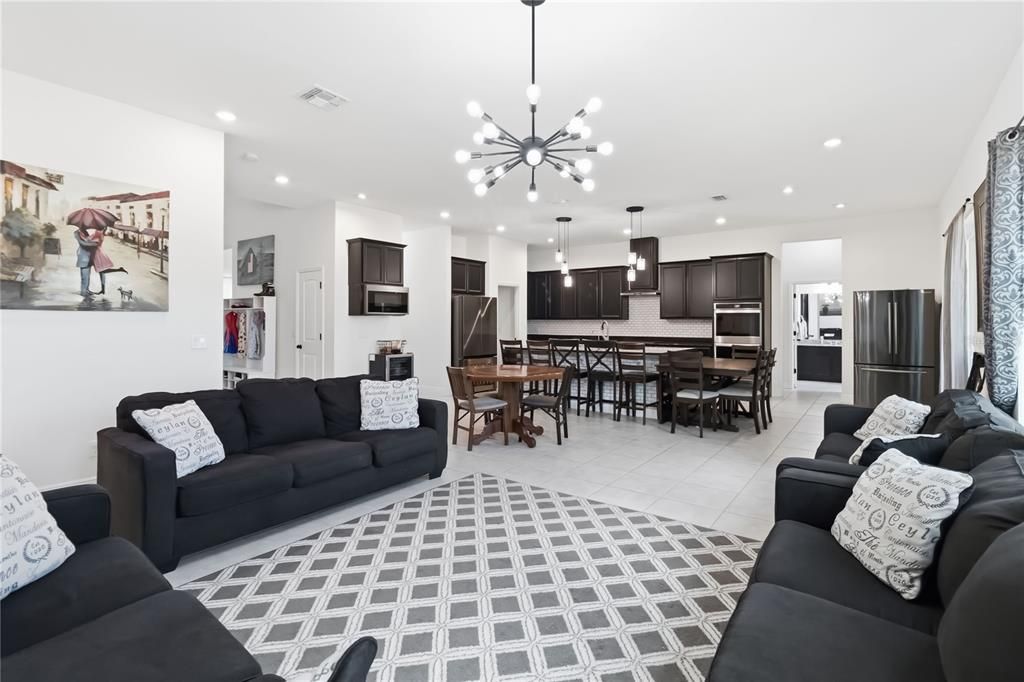 For Sale: $1,275,000 (7 beds, 5 baths, 4933 Square Feet)