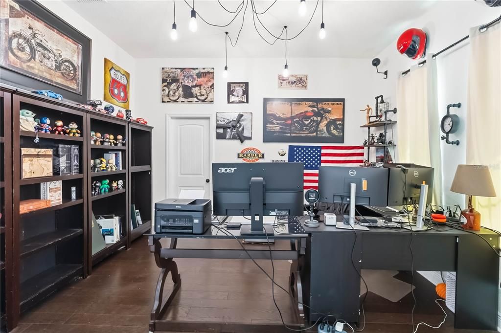 For Sale: $1,275,000 (7 beds, 5 baths, 4933 Square Feet)