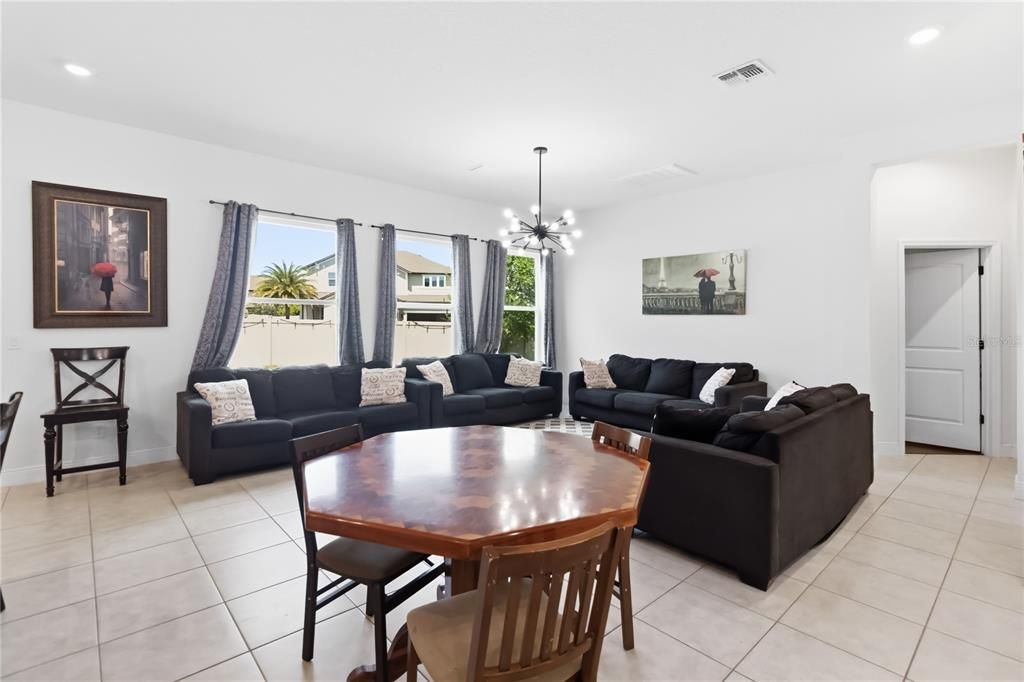 For Sale: $1,275,000 (7 beds, 5 baths, 4933 Square Feet)