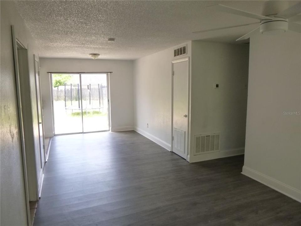 Active With Contract: $2,300 (4 beds, 2 baths, 1407 Square Feet)