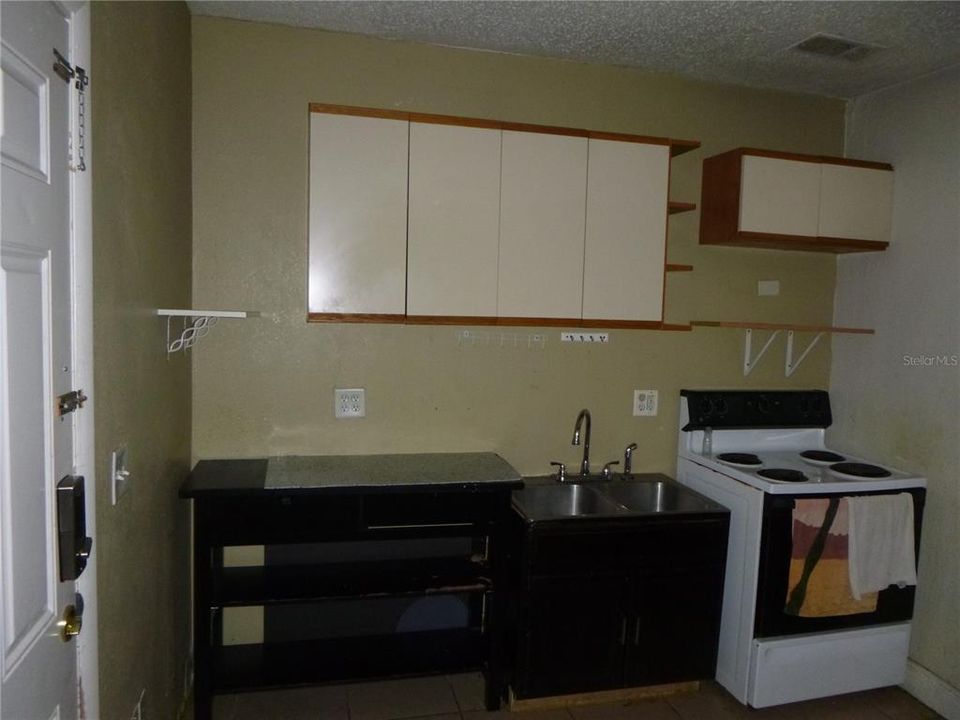 Active With Contract: $2,300 (4 beds, 2 baths, 1407 Square Feet)