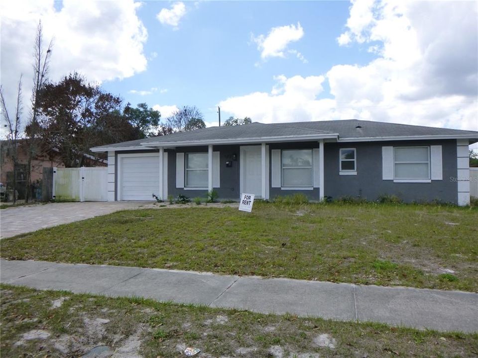 Active With Contract: $2,300 (4 beds, 2 baths, 1407 Square Feet)