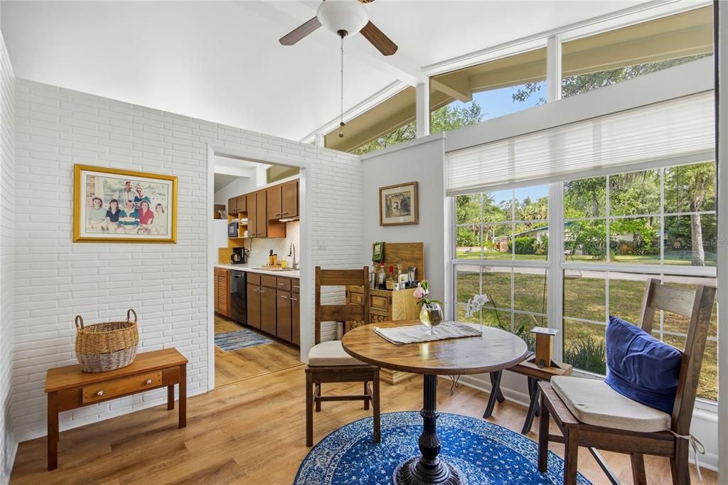 Activo con contrato: $339,000 (3 camas, 2 baños, 1598 Pies cuadrados)