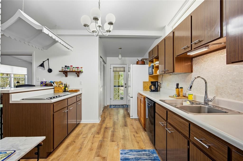 Activo con contrato: $339,000 (3 camas, 2 baños, 1598 Pies cuadrados)