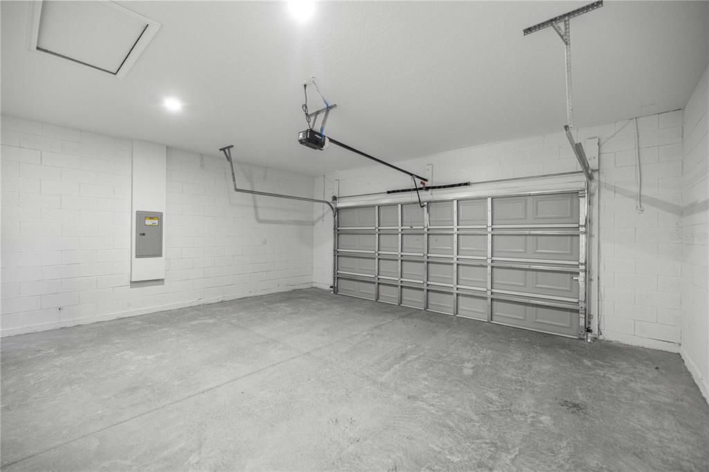 Activo con contrato: $325,000 (4 camas, 3 baños, 1949 Pies cuadrados)