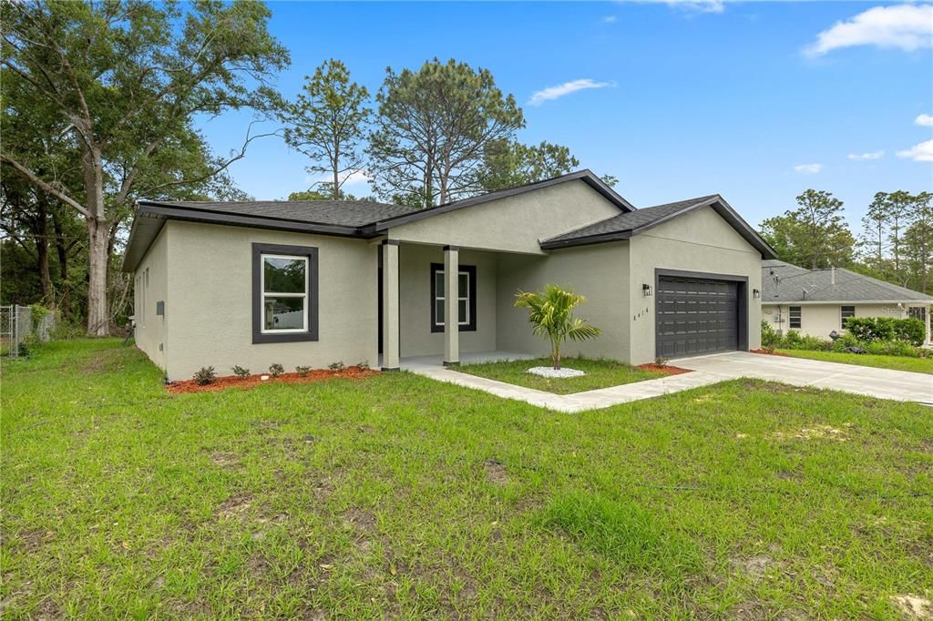 Activo con contrato: $325,000 (4 camas, 3 baños, 1949 Pies cuadrados)