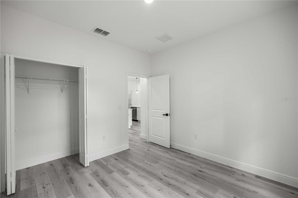 Activo con contrato: $325,000 (4 camas, 3 baños, 1949 Pies cuadrados)