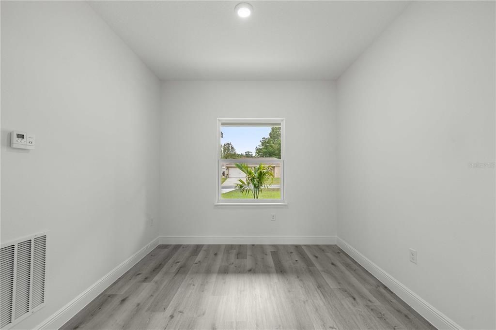Activo con contrato: $325,000 (4 camas, 3 baños, 1949 Pies cuadrados)