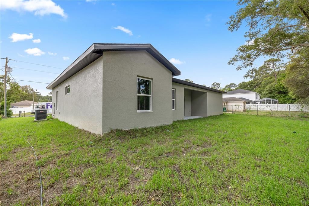 Activo con contrato: $325,000 (4 camas, 3 baños, 1949 Pies cuadrados)