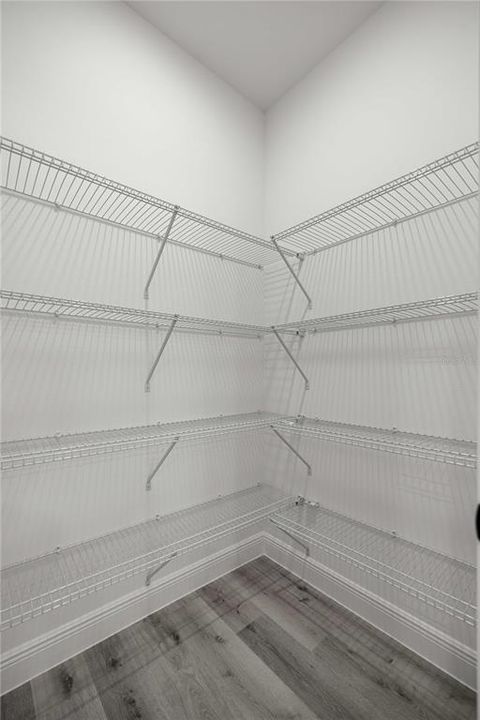 Activo con contrato: $325,000 (4 camas, 3 baños, 1949 Pies cuadrados)