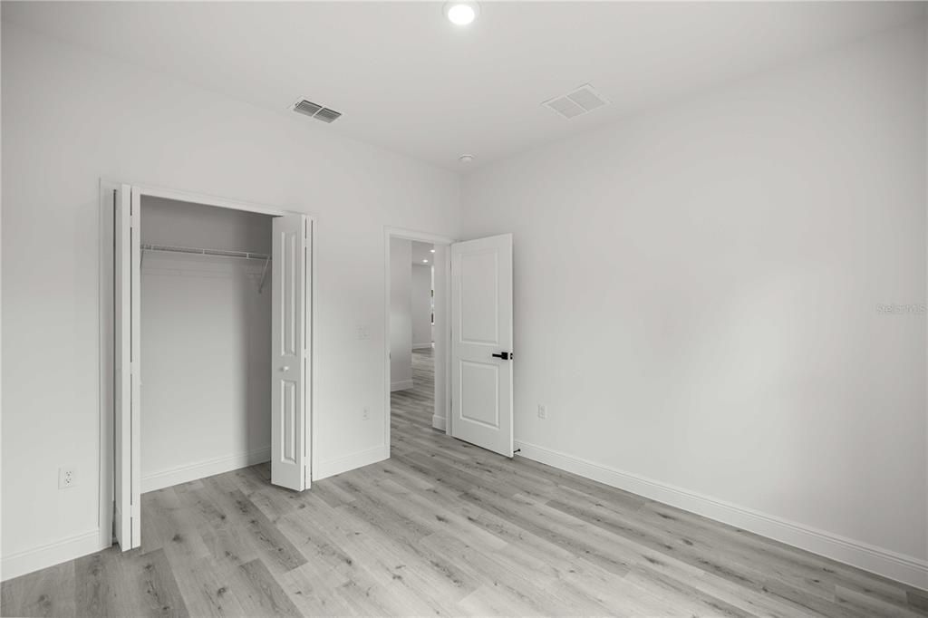 Activo con contrato: $325,000 (4 camas, 3 baños, 1949 Pies cuadrados)