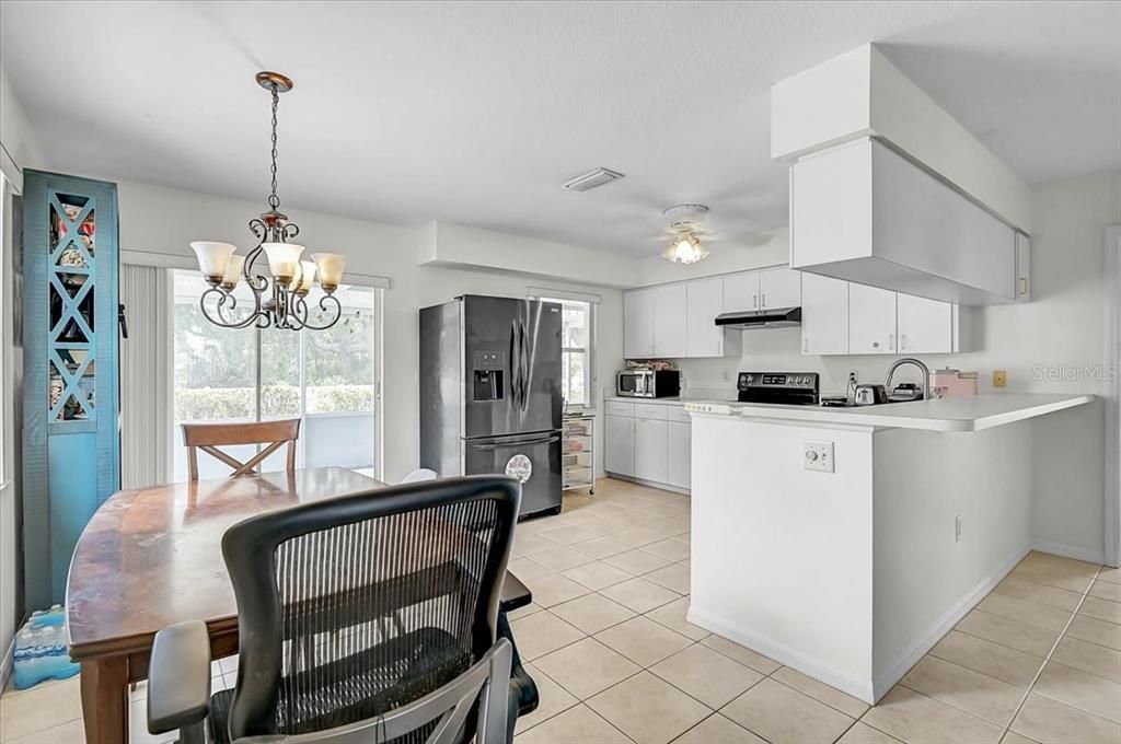 Activo con contrato: $325,000 (3 camas, 2 baños, 1478 Pies cuadrados)
