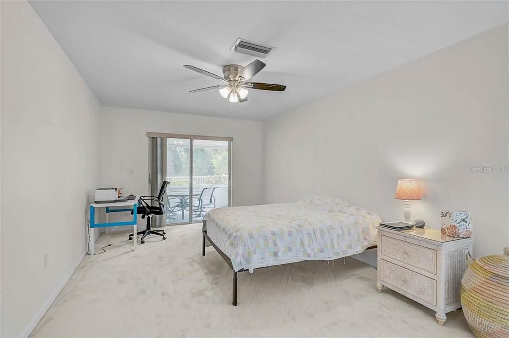 Activo con contrato: $325,000 (3 camas, 2 baños, 1478 Pies cuadrados)