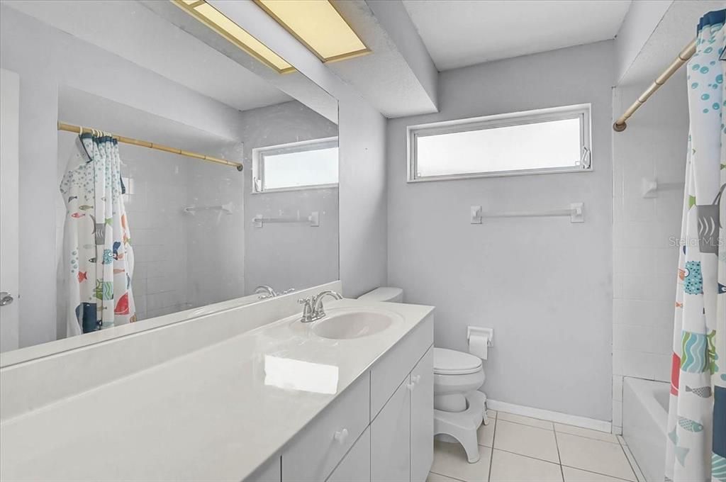 Activo con contrato: $325,000 (3 camas, 2 baños, 1478 Pies cuadrados)
