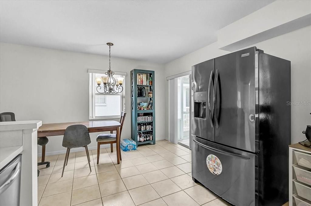 Activo con contrato: $325,000 (3 camas, 2 baños, 1478 Pies cuadrados)
