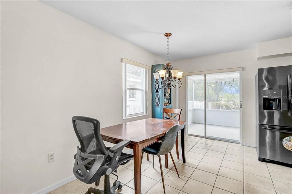 Activo con contrato: $325,000 (3 camas, 2 baños, 1478 Pies cuadrados)