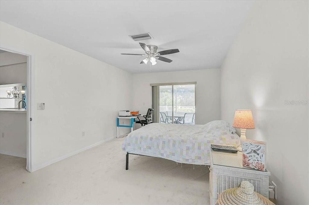 Activo con contrato: $325,000 (3 camas, 2 baños, 1478 Pies cuadrados)