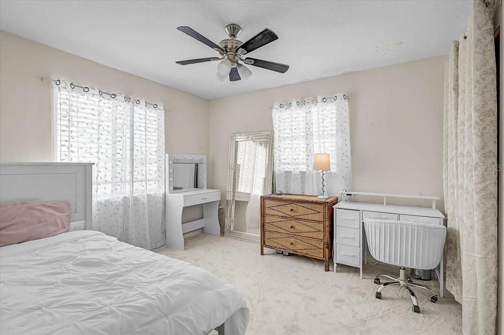 Activo con contrato: $325,000 (3 camas, 2 baños, 1478 Pies cuadrados)