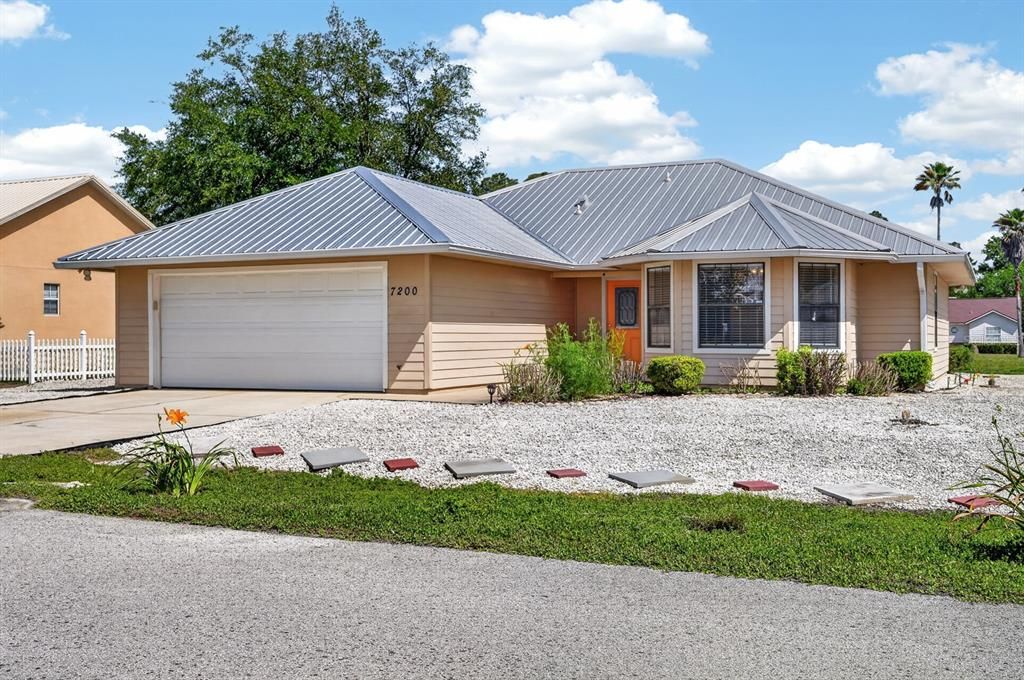 For Sale: $280,000 (3 beds, 2 baths, 1311 Square Feet)