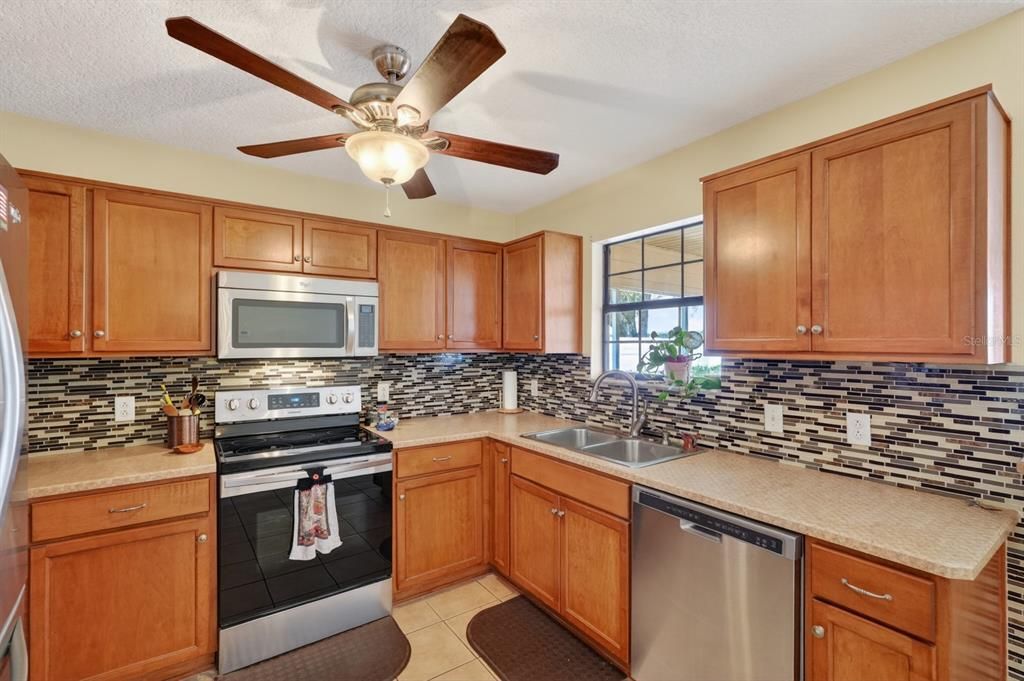 For Sale: $280,000 (3 beds, 2 baths, 1311 Square Feet)