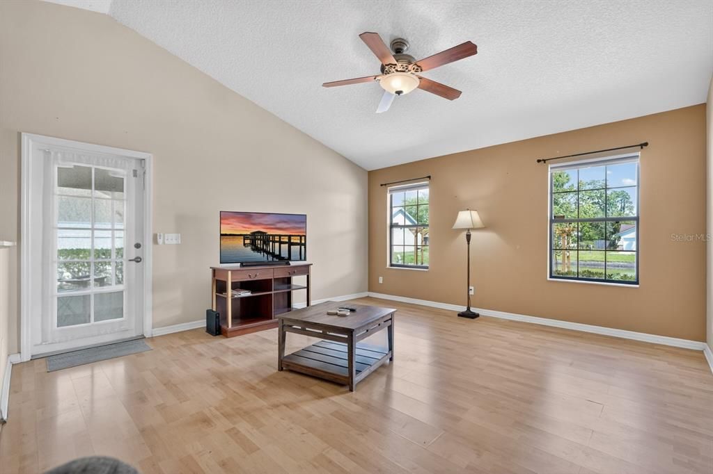 For Sale: $280,000 (3 beds, 2 baths, 1311 Square Feet)