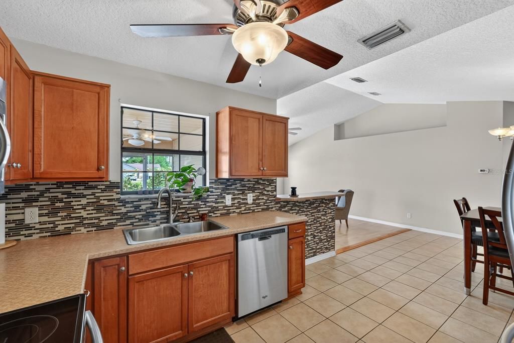 For Sale: $280,000 (3 beds, 2 baths, 1311 Square Feet)