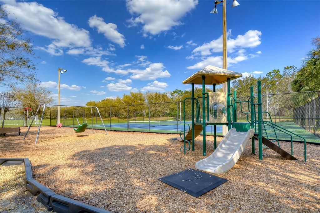 На продажу: $839,900 (5 спален, 3 ванн, 3183 Квадратных фут)