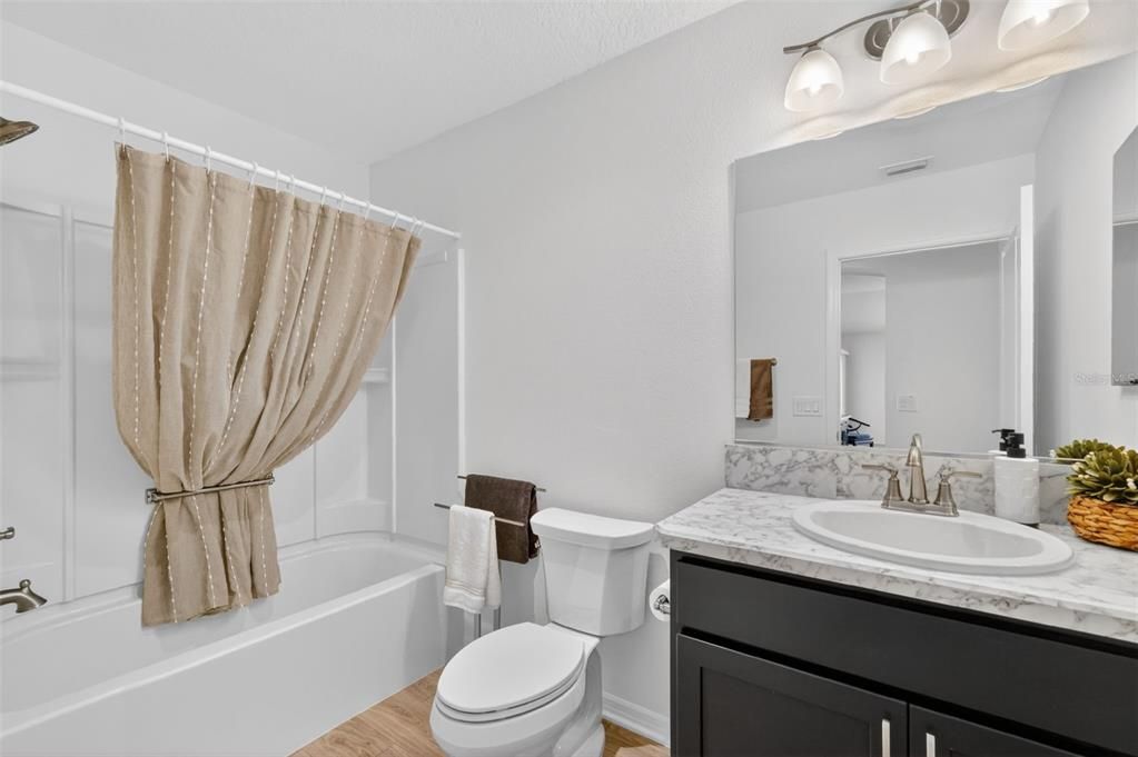 Activo con contrato: $399,900 (3 camas, 2 baños, 1633 Pies cuadrados)