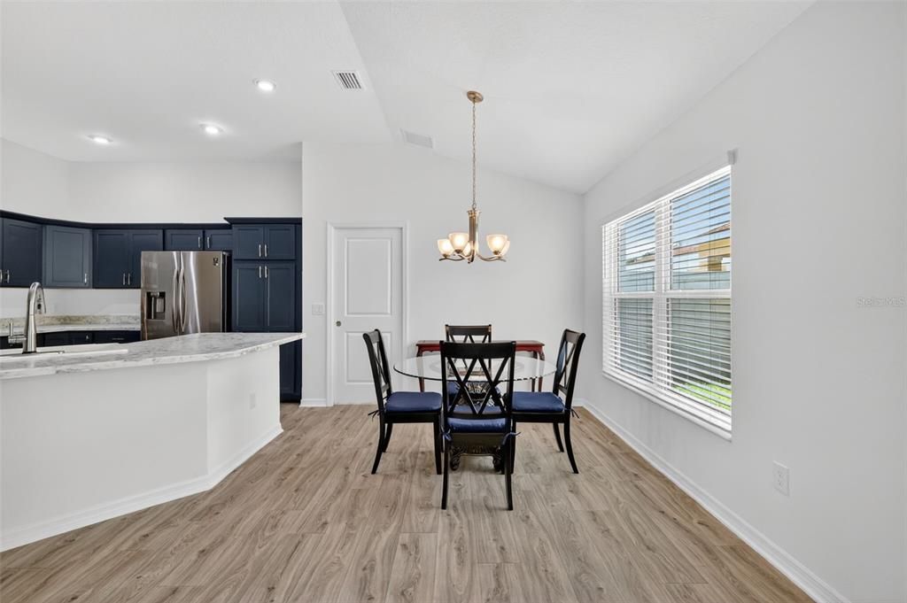 Activo con contrato: $399,900 (3 camas, 2 baños, 1633 Pies cuadrados)