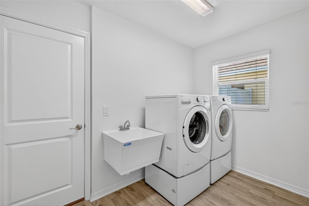 Activo con contrato: $399,900 (3 camas, 2 baños, 1633 Pies cuadrados)