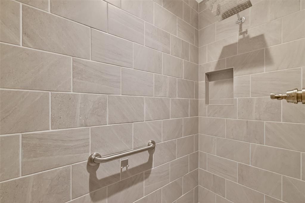 Activo con contrato: $399,900 (3 camas, 2 baños, 1633 Pies cuadrados)