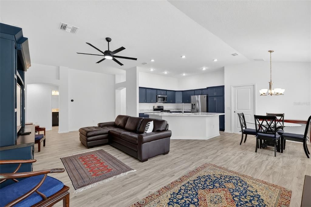 Activo con contrato: $399,900 (3 camas, 2 baños, 1633 Pies cuadrados)