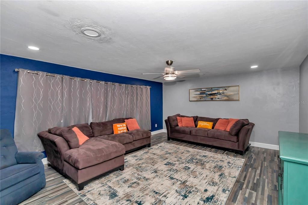 For Sale: $399,900 (0 beds, 0 baths, 2155 Square Feet)