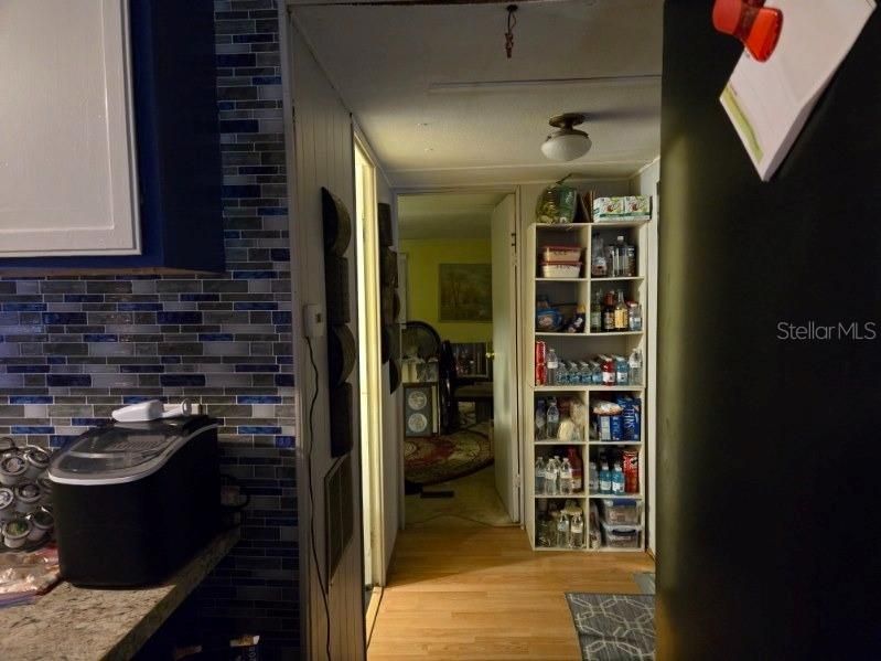 For Sale: $68,500 (2 beds, 1 baths, 720 Square Feet)