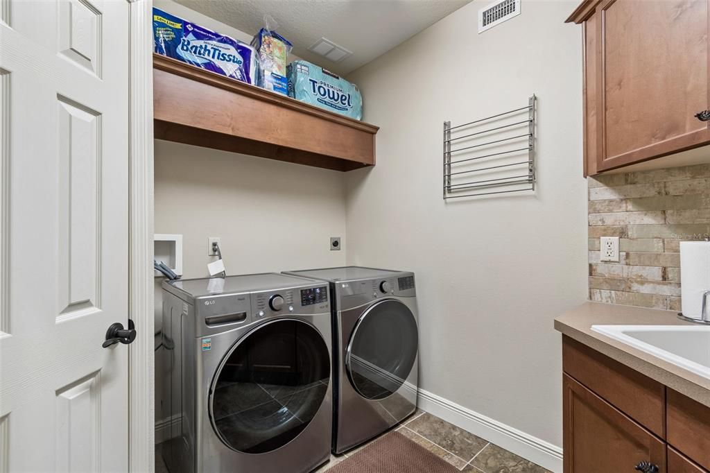 Active With Contract: $1,125,000 (5 beds, 3 baths, 4616 Square Feet)
