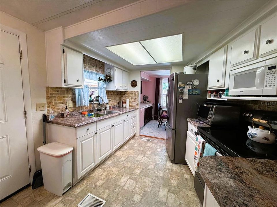 На продажу: $124,500 (2 спален, 2 ванн, 1302 Квадратных фут)