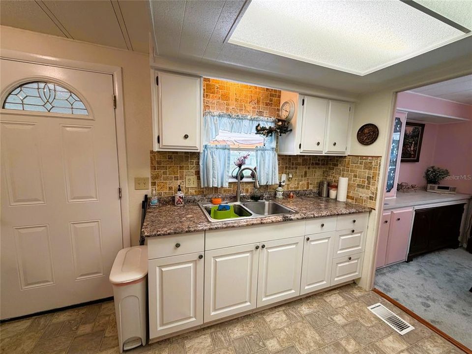 На продажу: $124,500 (2 спален, 2 ванн, 1302 Квадратных фут)