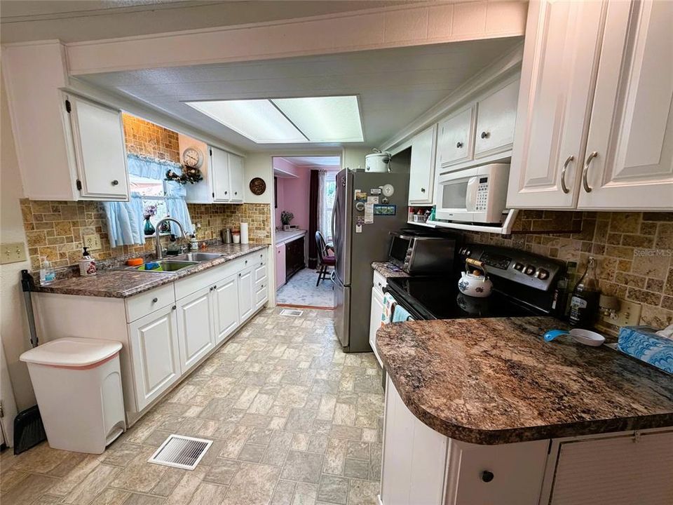 На продажу: $124,500 (2 спален, 2 ванн, 1302 Квадратных фут)