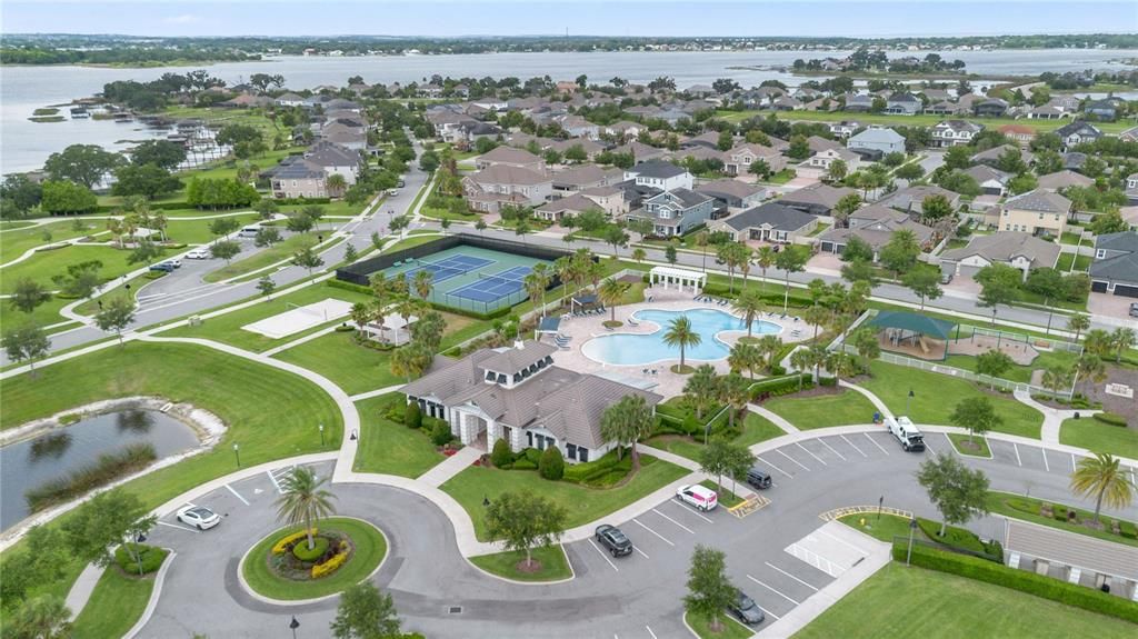合同活跃: $1,325,000 (5 贝兹, 4 浴室, 3904 平方英尺)
