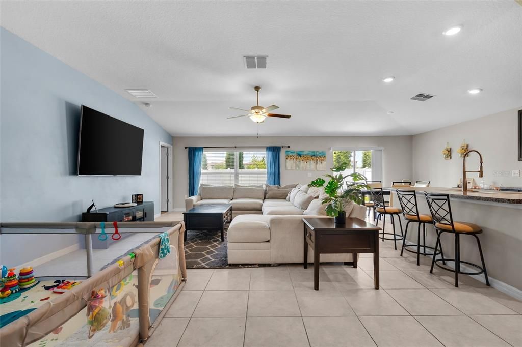 Active With Contract: $395,000 (4 beds, 2 baths, 1935 Square Feet)