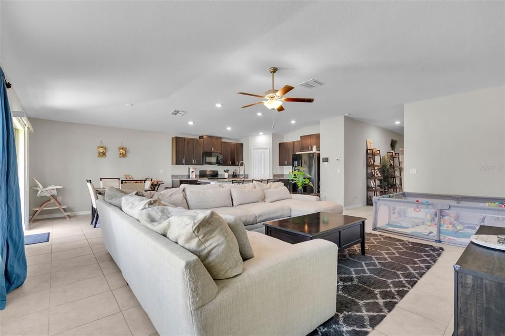 Active With Contract: $395,000 (4 beds, 2 baths, 1935 Square Feet)