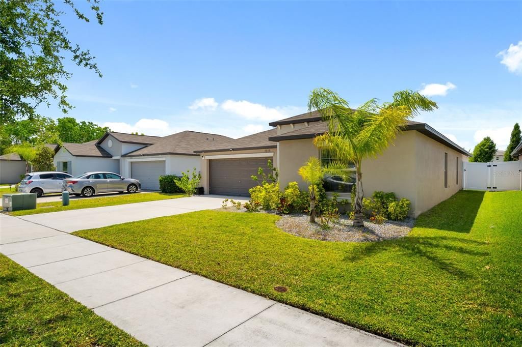 Active With Contract: $395,000 (4 beds, 2 baths, 1935 Square Feet)