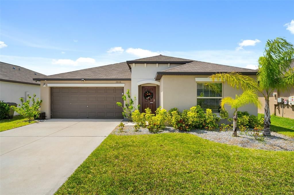 Active With Contract: $395,000 (4 beds, 2 baths, 1935 Square Feet)