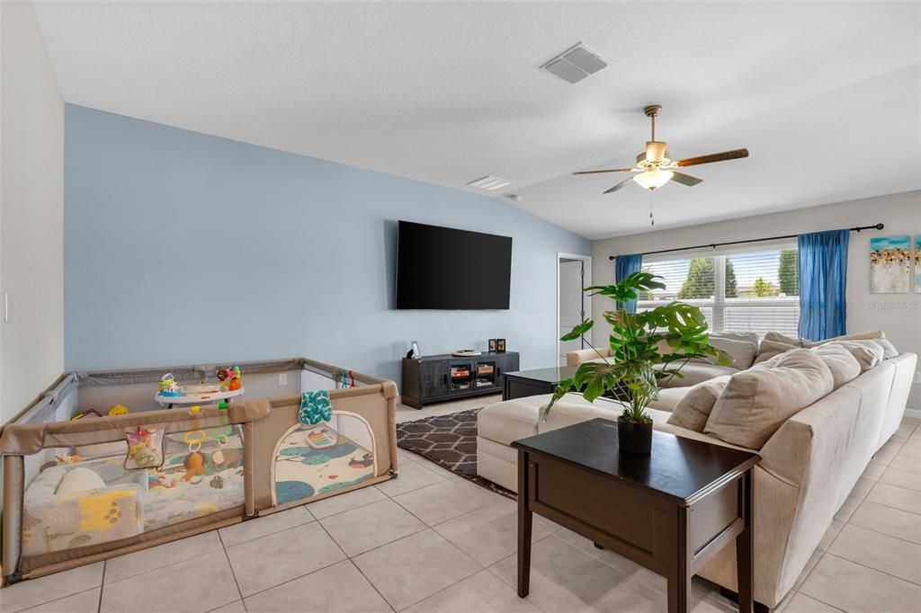 Active With Contract: $395,000 (4 beds, 2 baths, 1935 Square Feet)