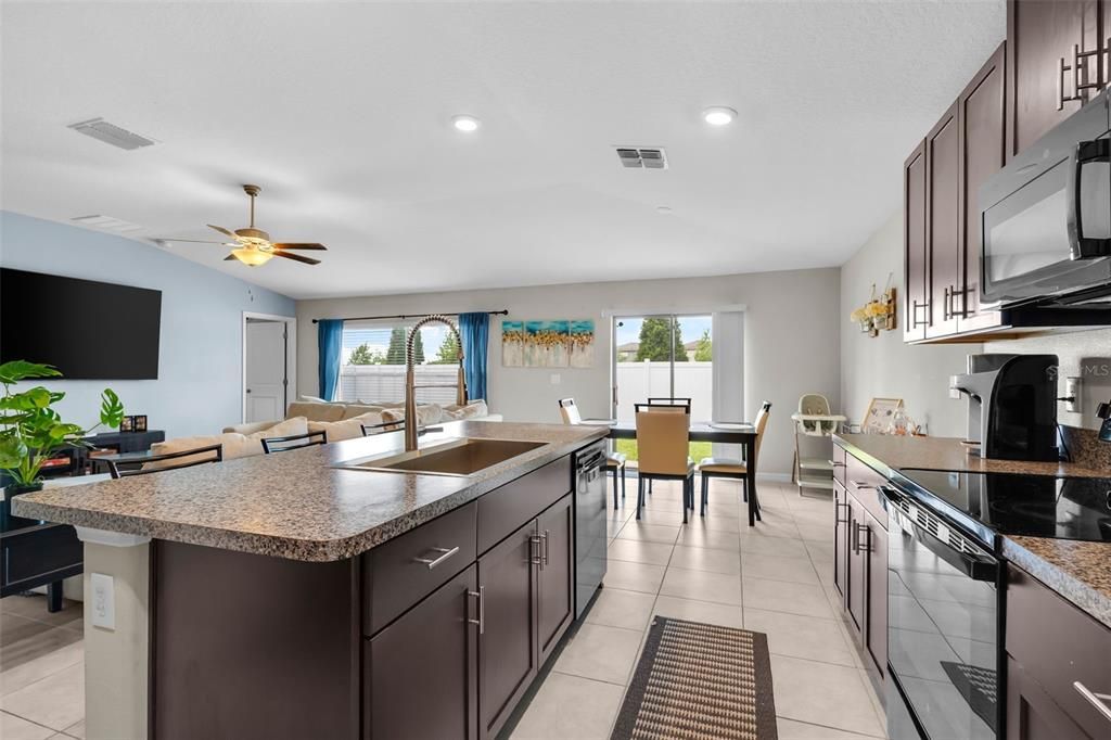Active With Contract: $395,000 (4 beds, 2 baths, 1935 Square Feet)