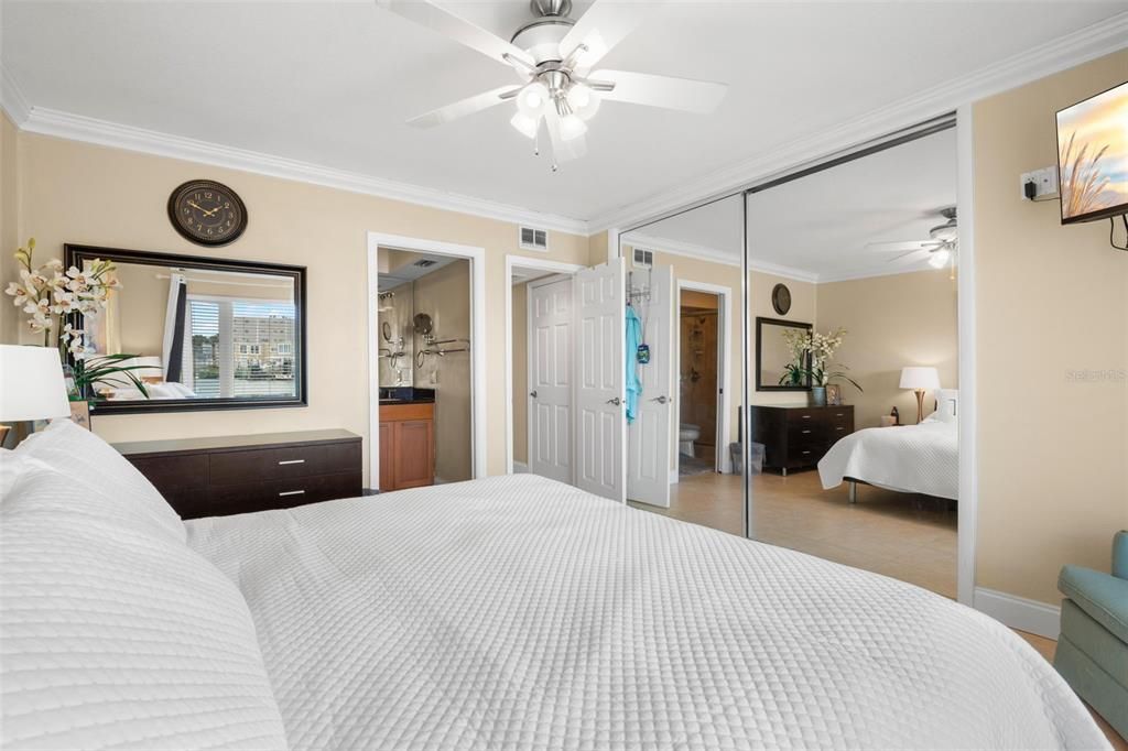 На продажу: $499,900 (2 спален, 2 ванн, 1005 Квадратных фут)