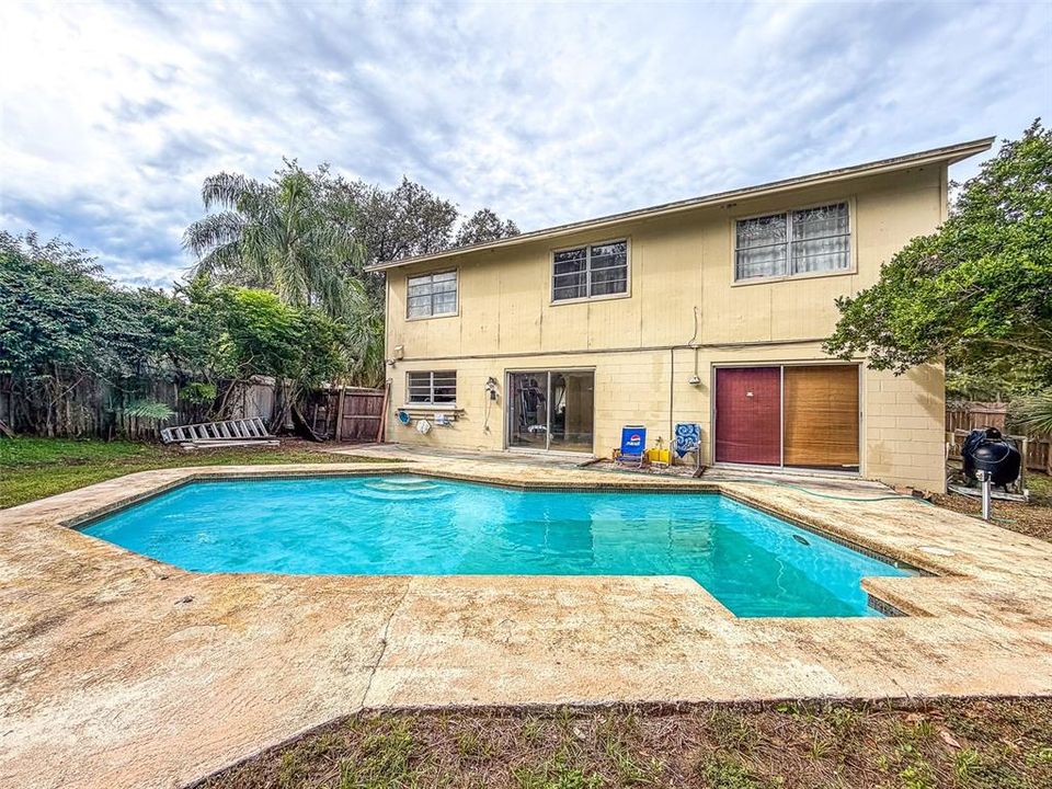En Venta: $419,000 (4 camas, 2 baños, 1969 Pies cuadrados)